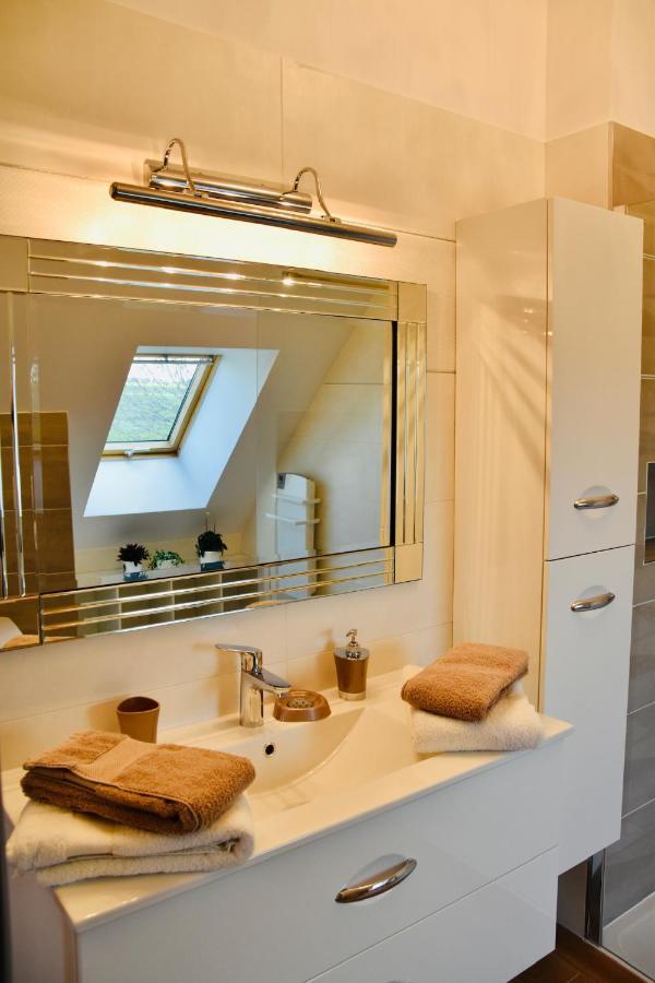 Les Rougemonts Coton Apartment Champguyon Exterior photo